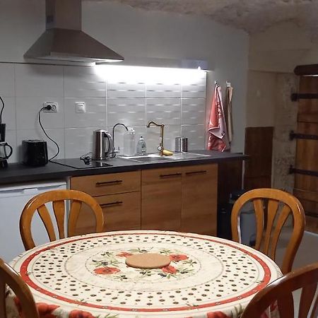 Villa Le TROGLO de Denise à Civray-de-Touraine Extérieur photo